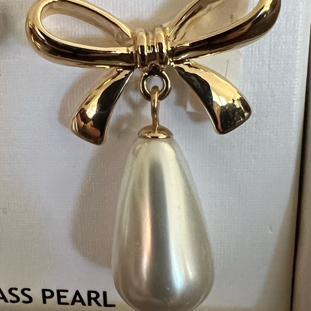 *Sold House of Harlow 1960 Glass Pearl Dangle Drop Earrings with Gold Bow Detail - Picture 8 of 13